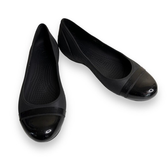 Crocs Patent Cap Toe Ballet Flat Black Comfort Slip On Casual Shoe Women Size 8 - Picture 1 of 14